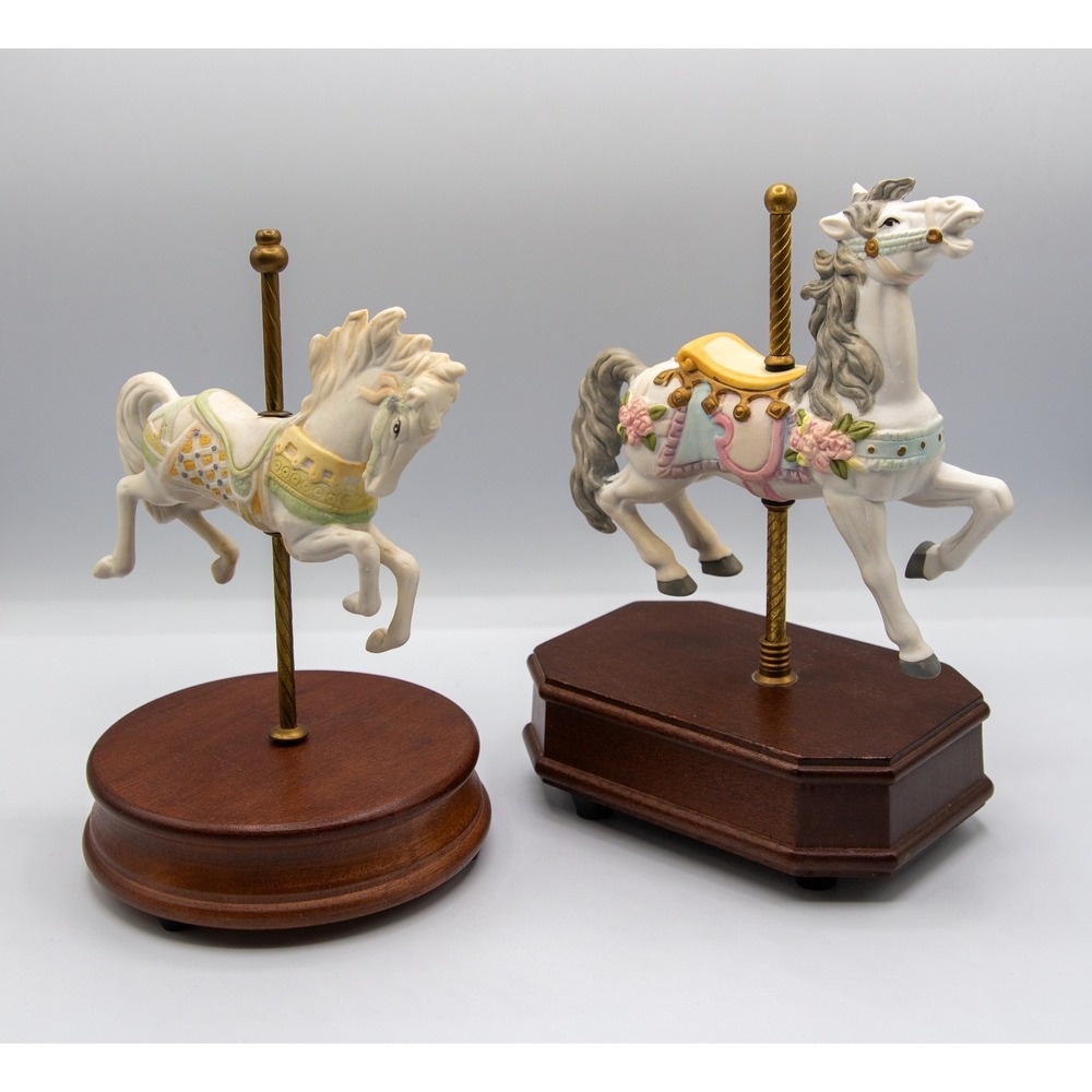 Vintage Carousel‎ Horse Music Box Set Porcelain Ceramic Wood Base Wind Up Decor